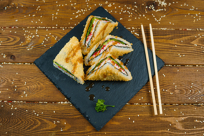 Японский сэндвич с крабовым миксом